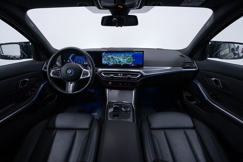BMW 330 bild 16