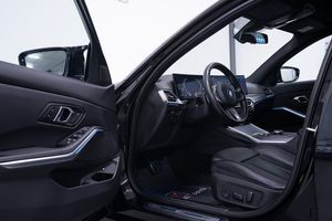 BMW 330 bild 8