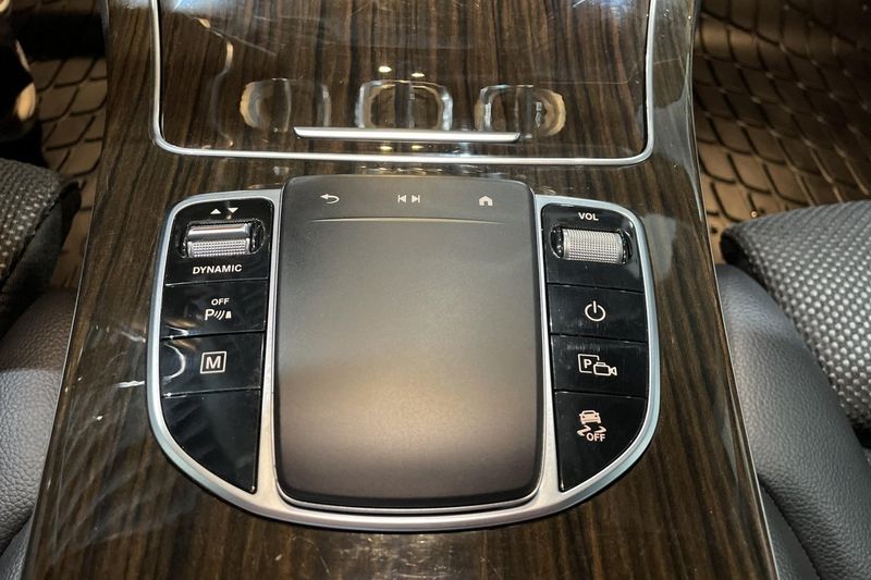 Mercedes GLC300 bild 31