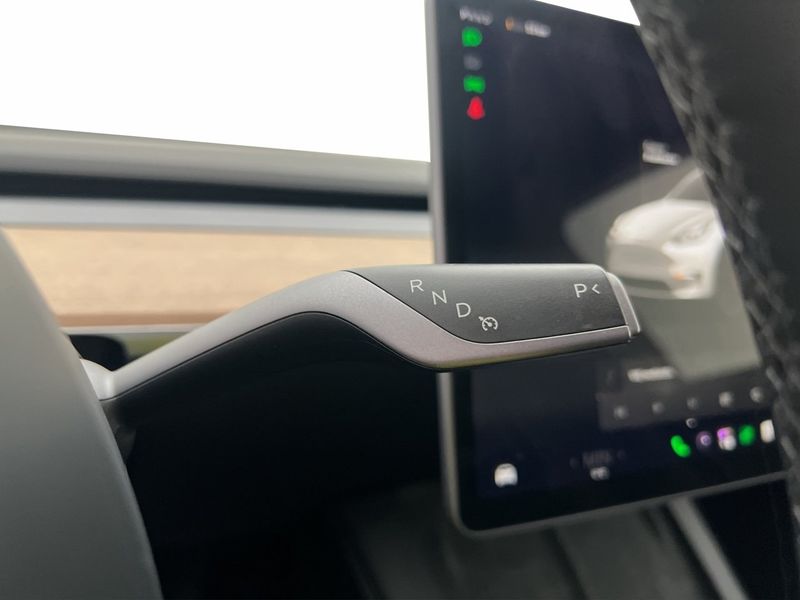 Tesla Model Y bild 16