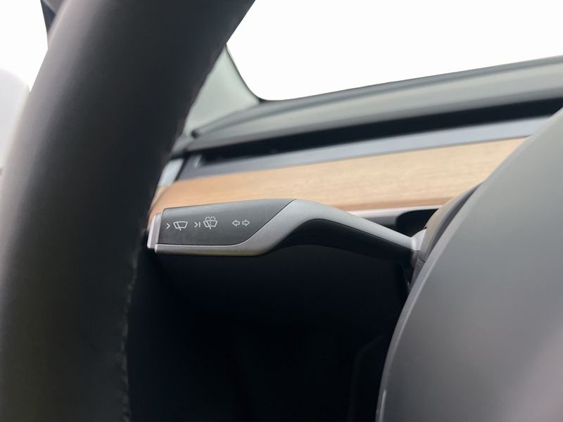 Tesla Model Y bild 38