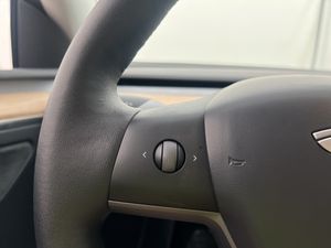 Tesla Model Y bild 14