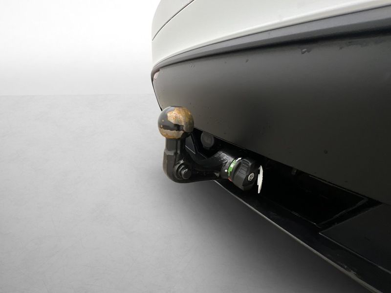 Tesla Model Y bild 10