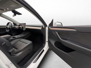 Tesla Model Y bild 28