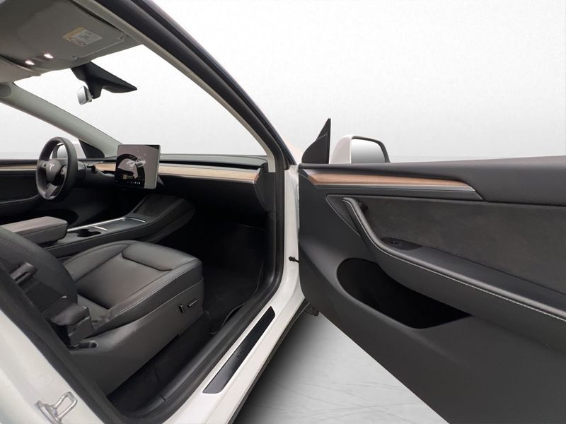 Tesla Model Y bild 28