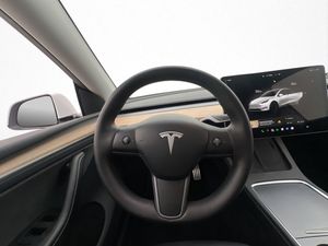Tesla Model Y bild 13