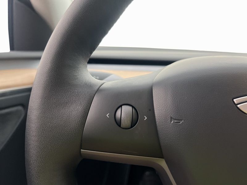 Tesla Model Y bild 37
