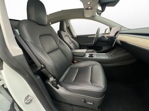Tesla Model Y bild 27