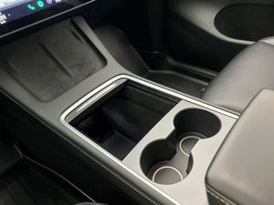 Tesla Model Y bild 19