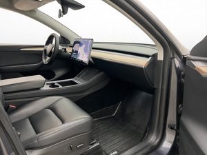 Tesla Model Y bild 23