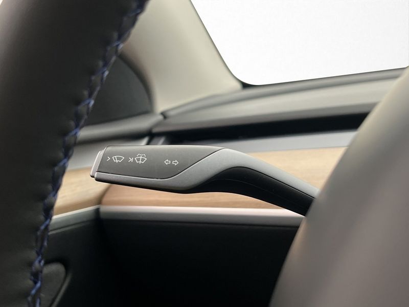 Tesla Model Y bild 26