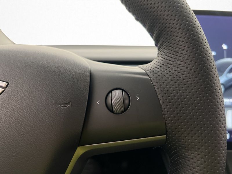 Tesla Model Y bild 15