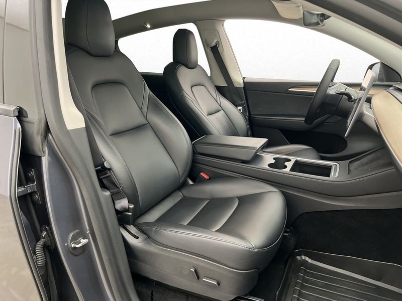 Tesla Model Y bild 32