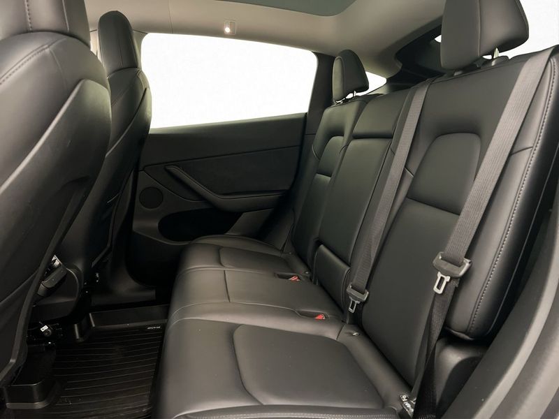 Tesla Model Y bild 25