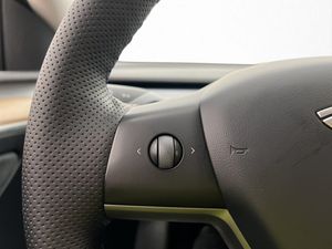 Tesla Model Y bild 22