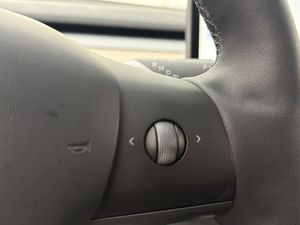 Tesla Model Y bild 15