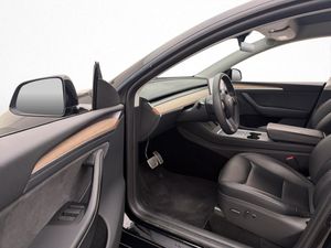 Tesla Model Y bild 11