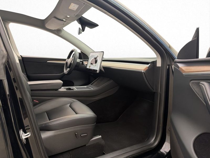 Tesla Model Y bild 27