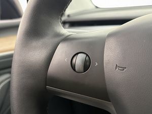 Tesla Model Y bild 14