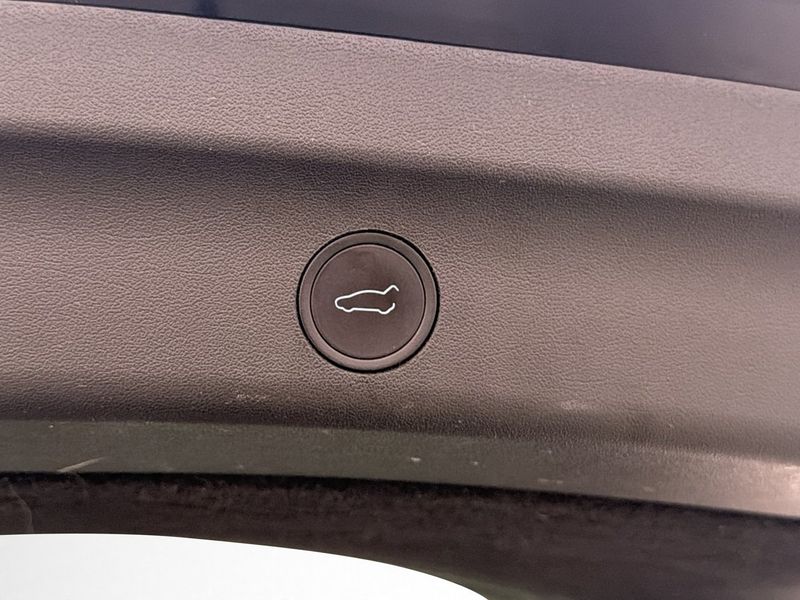 Tesla Model Y bild 30