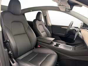 Tesla Model Y bild 26
