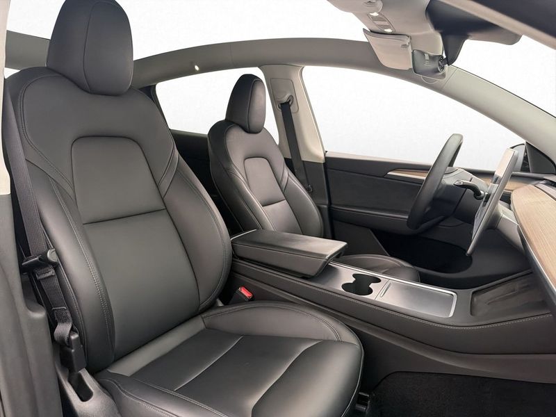 Tesla Model Y bild 26