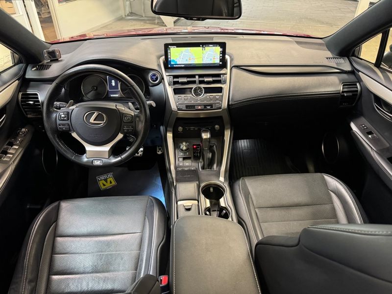 Lexus NX bild 11