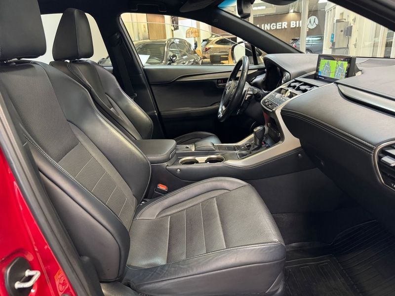 Lexus NX bild 8