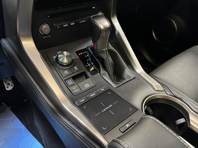 Lexus NX bild 13