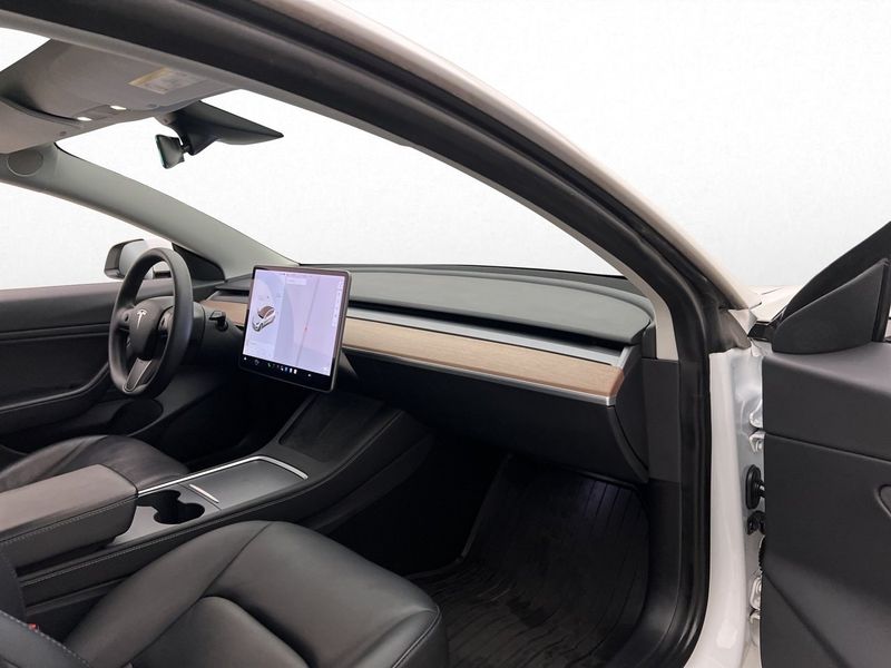 Tesla Model 3 bild 18