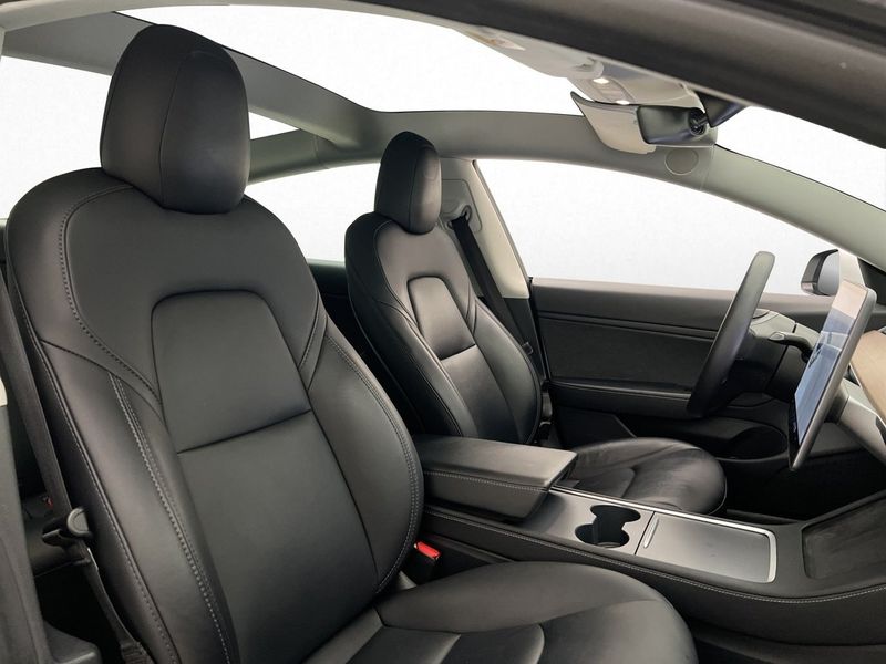 Tesla Model 3 bild 17