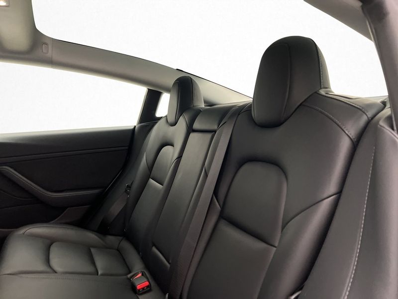 Tesla Model 3 bild 15