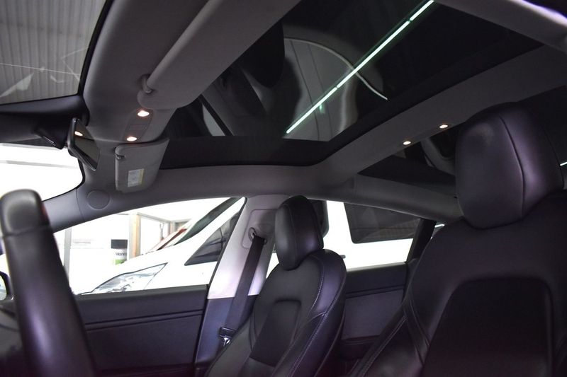 Tesla Model 3 bild 10