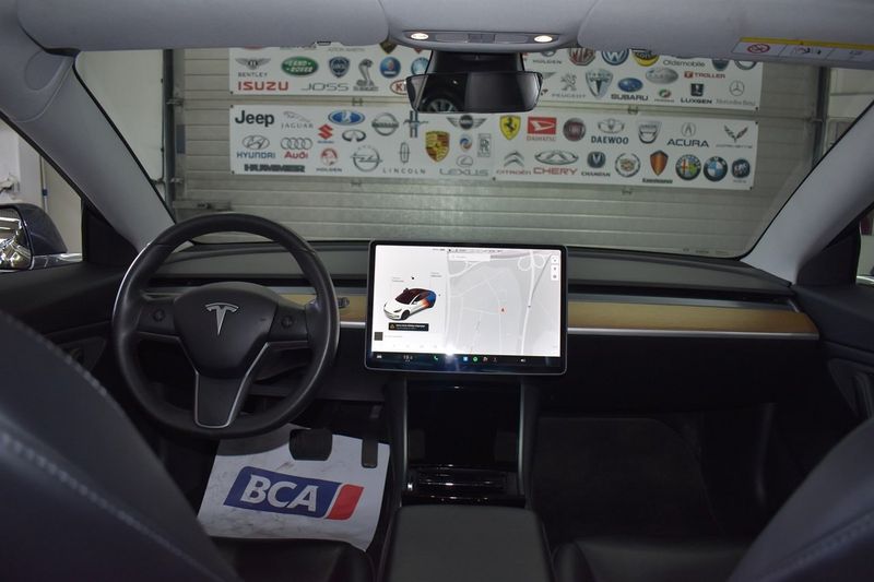 Tesla Model 3 bild 9