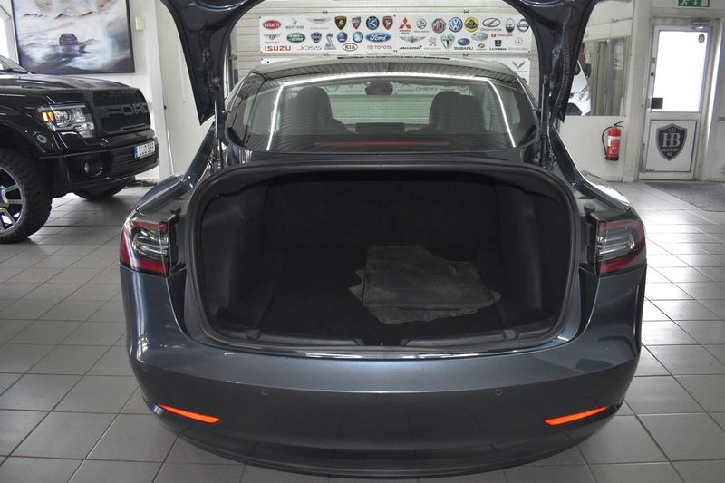 Tesla Model 3 bild 14