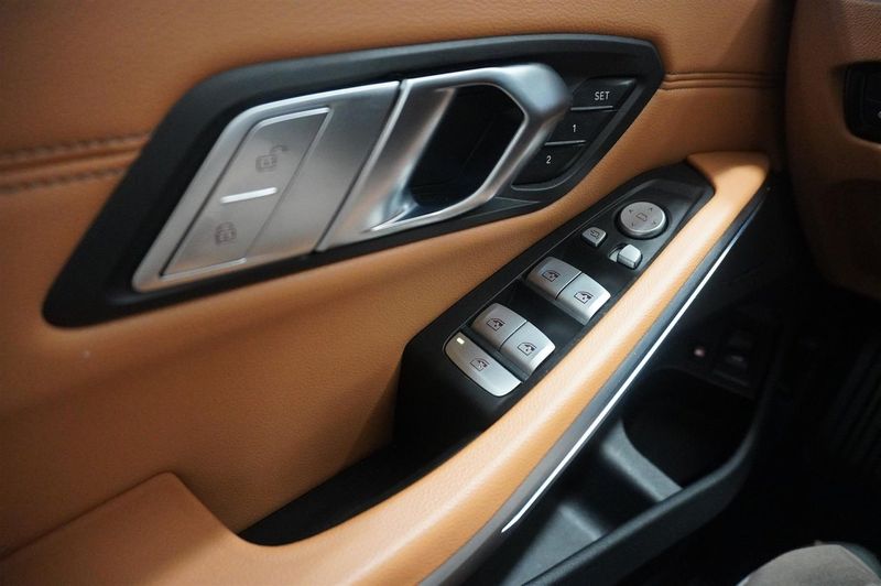BMW 330 bild 18