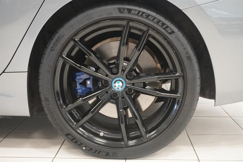 BMW 330 bild 8