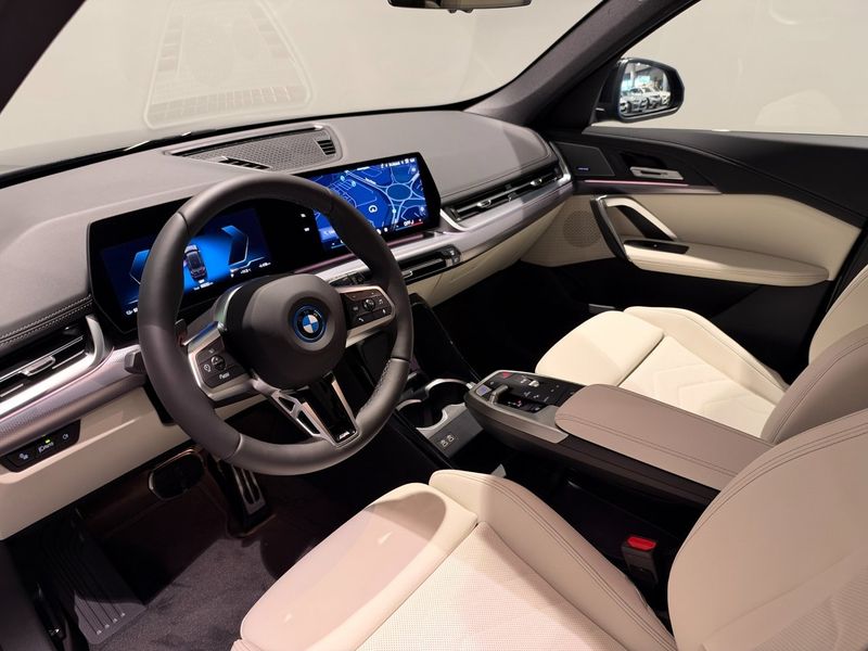 BMW iX1 bild 11