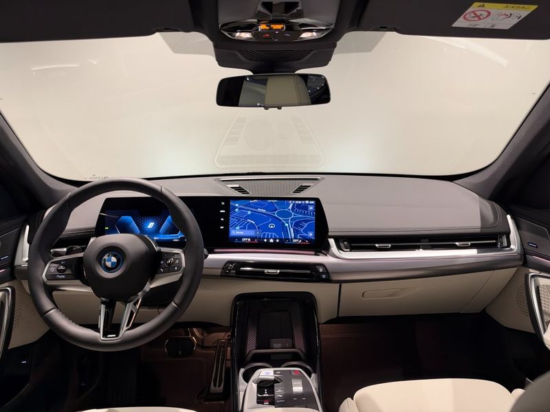 BMW iX1 bild 12