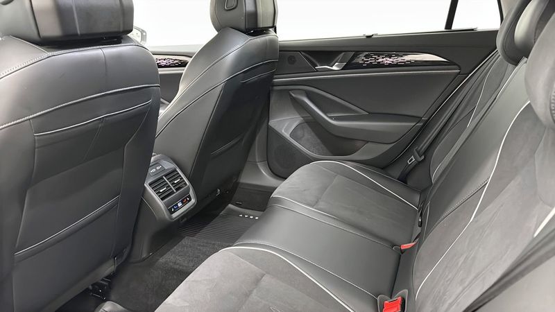 Volkswagen Passat bild 11