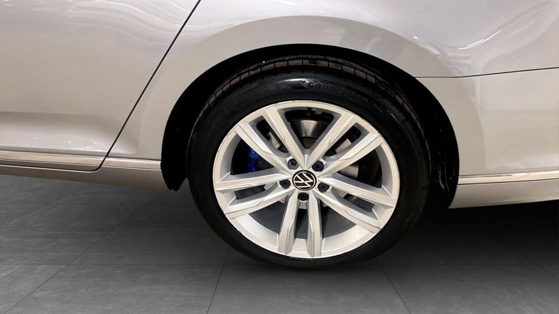 Volkswagen Passat bild 6