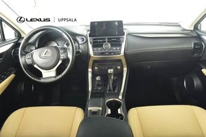 Lexus NX bild 17