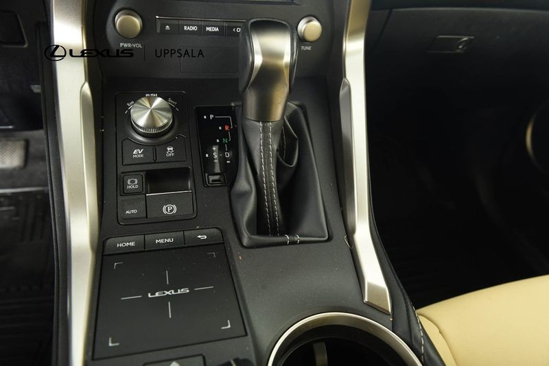Lexus NX bild 15