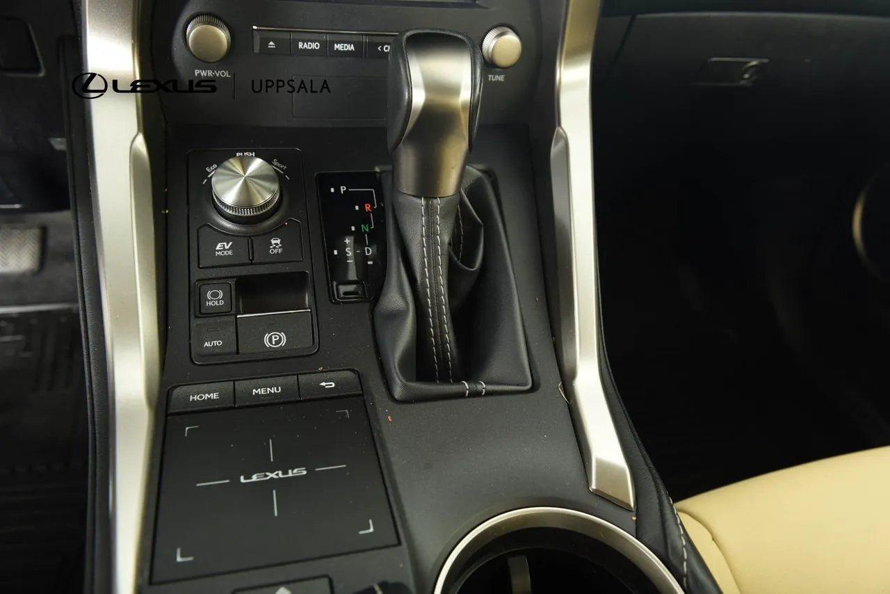 Lexus NX bild 15