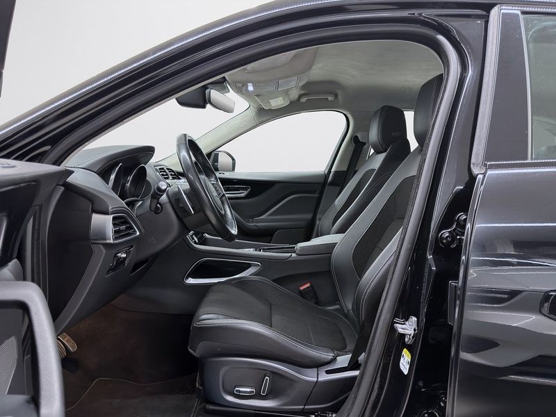 Jaguar F-Pace bild 8