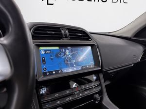 Jaguar F-Pace bild 12