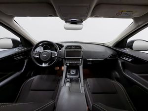 Jaguar F-Pace bild 11