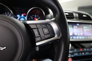 Jaguar F-Pace bild 17