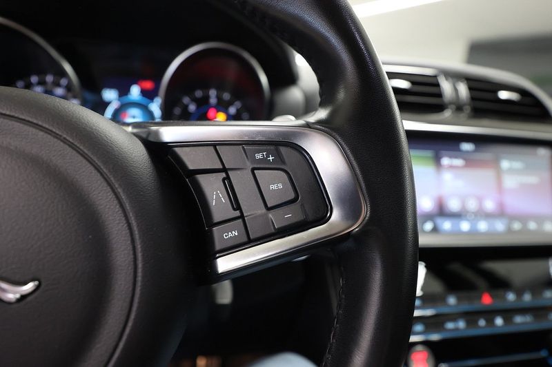 Jaguar F-Pace bild 17