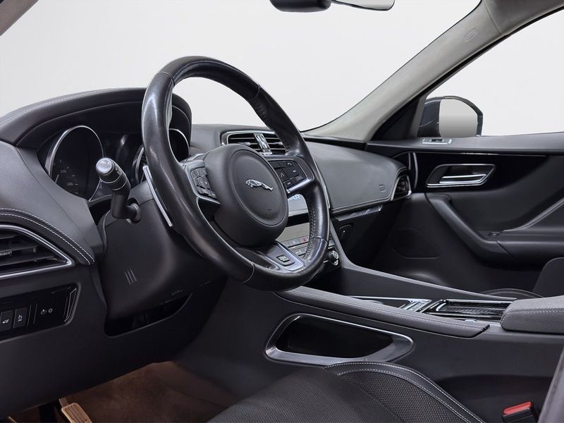 Jaguar F-Pace bild 9